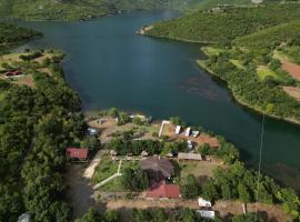 Agora Farmhouse, hotel na plaži u gradu Koman