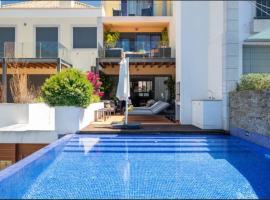 Luxury Villa 3+1 BD & pool/jacuzzi/golf/beach, hotel u gradu 'Vale do Lobo'