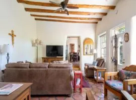 Siete Caballos, 2 Bedroom, Sleeps 4, Views, HDTV, 2 Fireplaces, WiFi