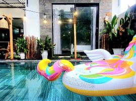 Villa 68 4BR FREE PICK-UP AIRPORT & BILLIARDS CLOSE TO MY KHE BEACH, hotell sihtkohas Da Nang