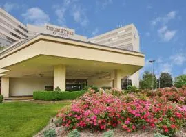 DoubleTree by Hilton Hotel Newark Airport