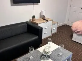 Bv Cozy Deighton Studio with Free Parking - Budget-Friendly Stay