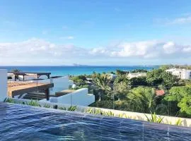 Luxury 4 Bed Penthouse, Pool & stunning Sea views