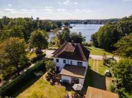 Ferienwohnung Am Strand, готель у місті Міров