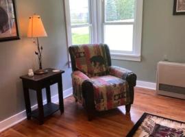 Blueberry Cottage Lake Champlain – hotel w mieście Plattsburgh