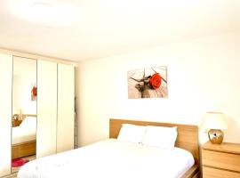 Large Room in Schuttrange Free Parking 10mins to Airport Excellent Customer Services, hotel u Luksemburgu