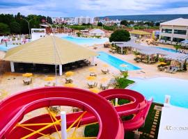 Lacqua diRoma com Parque Aquático e Cozinha, Hotel in Caldas Novas