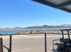 Paradise Pointe on the Island boat dock and view!, hotel en Lake Havasu City