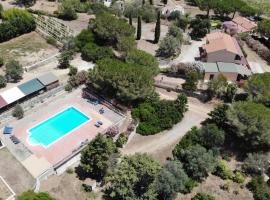 Casa Rosada - Piscina, aria condizionata, terrazze e posti auto, hotel u gradu Marina di Kampo