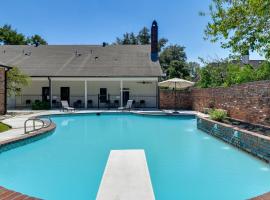 Stunning Baton Rouge Home with Pool Near LSU!، فندق في باتون روج