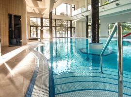 Pirat Hotel & SPA-hotel z basenem, hotel con piscina en Olsztyn