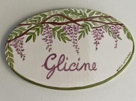 Glicine room Sperlongaresort，斯佩隆加的飯店