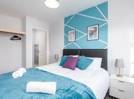 3 Bedroom House Ashford, Kent - Free Parking - Free WiFi - Big Monthly Discounts - Sleeps 5 - Elite Stays UK