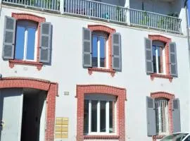 Tarbes Immeuble résidentiel labelisé et classé 2 appartements Appaloosa T2 Rdc avec jardin, salon de jardin, tonnelle, plancha Pyrénéa T2 au 1er étage avec terrasse couverte, salon de jardin, plancha, Parking gratuit 40m -Centre ville et parcs fleuris-