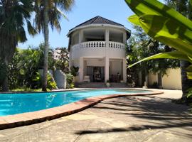 Diani Hideaway Beach Villa, хотел в Galu