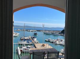 [Porto Ercole] Elegant Harbour View, хотел в Порто Ерколе