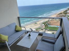 Luxury Sea View Apartment, ξενοδοχείο σε Herzelia 