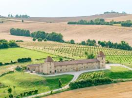 ESCONS DOMAINE DE CHARME, hotel sa hidromasažnim kadama u gradu Saint-Sulpice-sur-Lèze