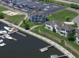 Serenity on the Shores, hotel i Portage