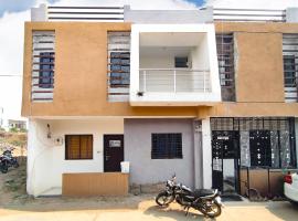 Aarambh - 3 BHK - AC, hotel di Garudeshwar