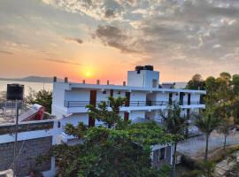 White Stone Beach Resort, hotel amb aparcament a Mbita