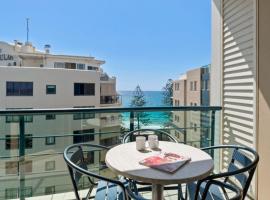 Top Floor Beachside Apartment in the Heart of Mooloolaba, hotel a Mooloolaba