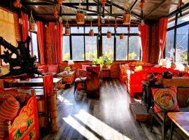 Kangding Guozhuang Nan Wu Hao Boutique Inn, вариант проживания в семье в Кандине