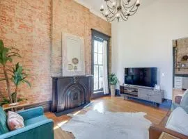 Chic and Historic Apartment about 6 Mi to Louisville!