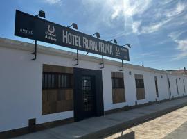 Hotel Rural Irina，位于巴达霍斯的带泳池的酒店