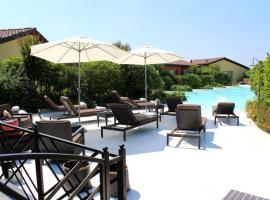 Joia Hotel & Luxury Apartments, hotel med pool i Brusaporto