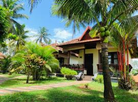 Maadathil Cottages & Beach Resort, хотел в района на Varkala Beach, Варкала