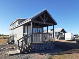 091 Star Gazing Tiny Home near Grand Canyon South Rim Sleeps 8, cottage ở Valle