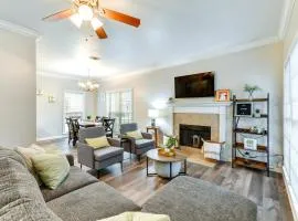 Baton Rouge Condo with Community Pool 6 Mi to LSU!