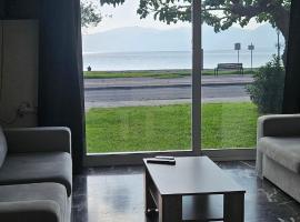 Nafpaktos Seaside Apartment, хотел в Нафпактос