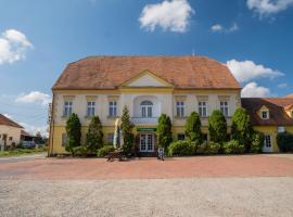 Hotel Club, hotel in Vranovská Ves