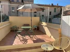 AMAZING STUDIO - GRANDE TERRASSE - COEUR DE VILLE - WIFI - AC