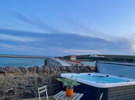 Lighthouse Cottage With Hottub, hótel í Aberdeen