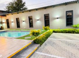 Signature Boutique Guesthouse, guest house di Maun