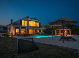 Luxury villa with a swimming pool Vrpolje, Sibenik - 21843, отель в Шибенике