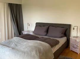 Ferienwohnung im Fachwerkhaus, 3 Schlafzimmer, Balkon, Garten, Parkplatz - Wohnung 2, hotel Wolfhagenben