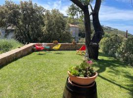 Studio au cœur de Piana avec jardin vue mer, hôtel à Piana