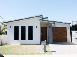 New Home close to Airport hospital Coles & Resto