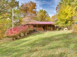 French Lick Getaway with Deck, Grill and Fire Pit!, hotel French Lickben