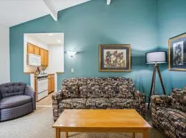 208 Cedarbrook One bedroom Queen Suite