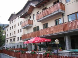 Hotel Savoia Debili, hotel din Sauze dʼOulx