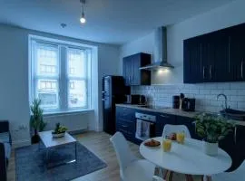 Dundee - 1 Bed - Sleeps 4 - Free Parking