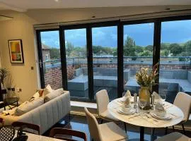 Stunning Luxury 3 Bed Penthouse Sleeps 2 to 6