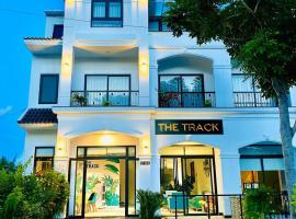 The Track Homestay - Near Bai Dai Beach, מקום אירוח ביתי בCam Lâm