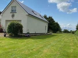 Breathnach Cottage Annex Knockleagha Ballina F26 D7E2, hotel u gradu Balina