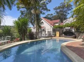 Coastal Cottage with Pool at Copacabana